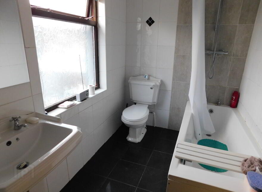 25 Woodbank Road, Omagh, BT79 0NB