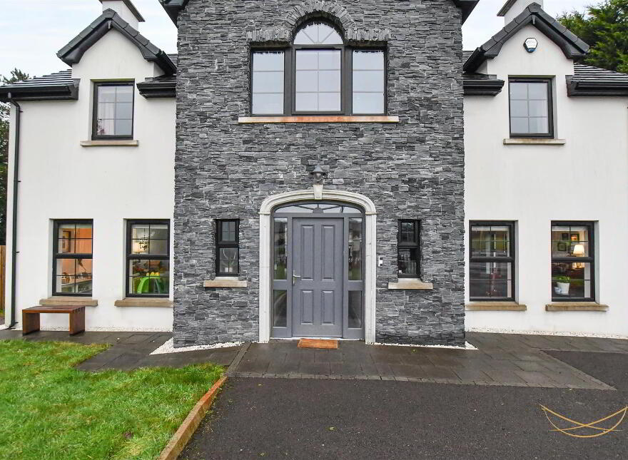 192 Seven Mile Straight, Nutts Corner, Crumlin, BT29 4YR