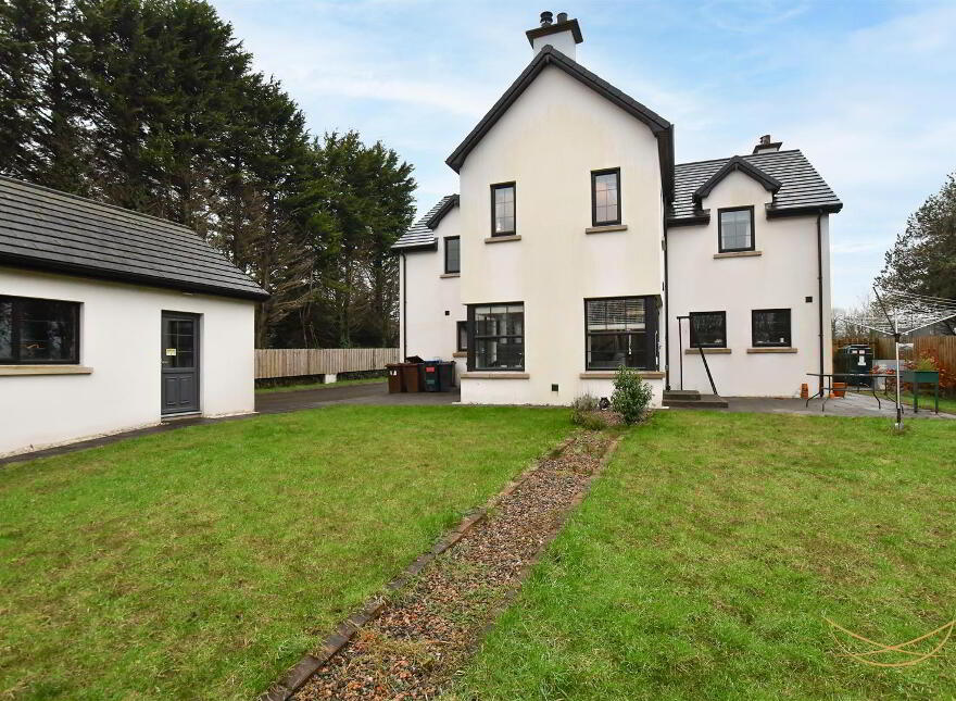 192 Seven Mile Straight, Nutts Corner, Crumlin, BT29 4YR