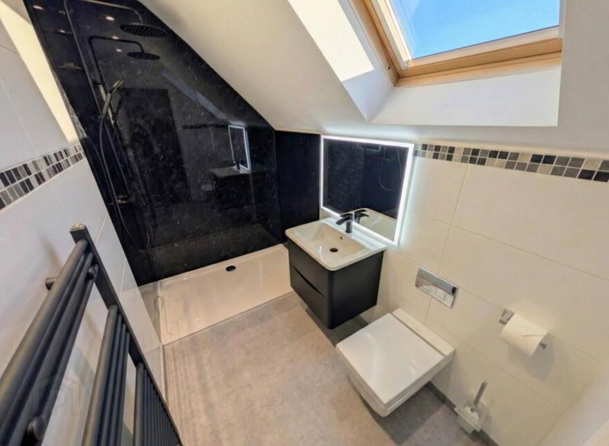 1c Blackcave Manor, Larne, BT40 1UN