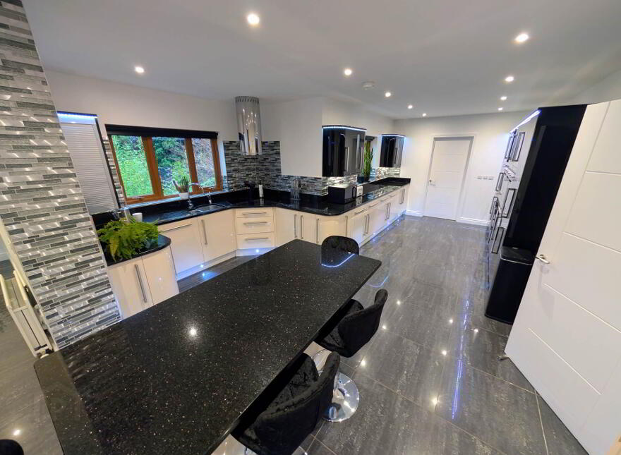 1c Blackcave Manor, Larne, BT40 1UN