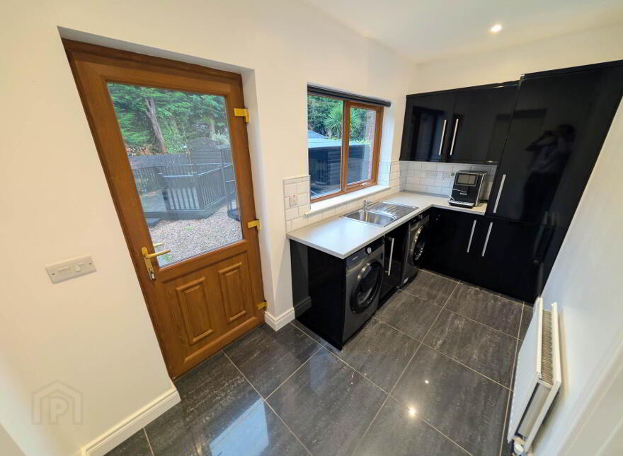 1c Blackcave Manor, Larne, BT40 1UN