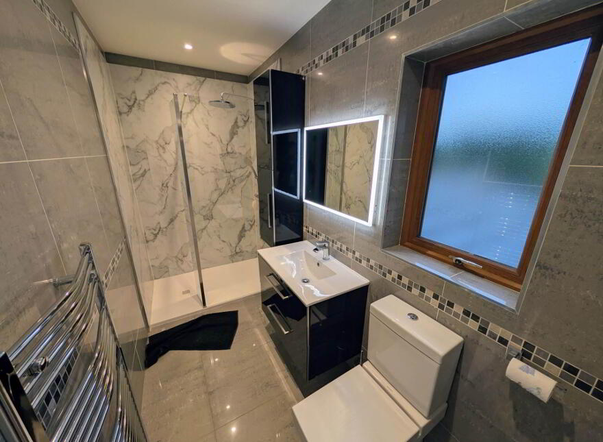1c Blackcave Manor, Larne, BT40 1UN