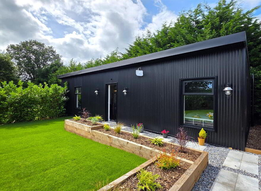 25 Belfast Road, Antrim, BT41 1NY
