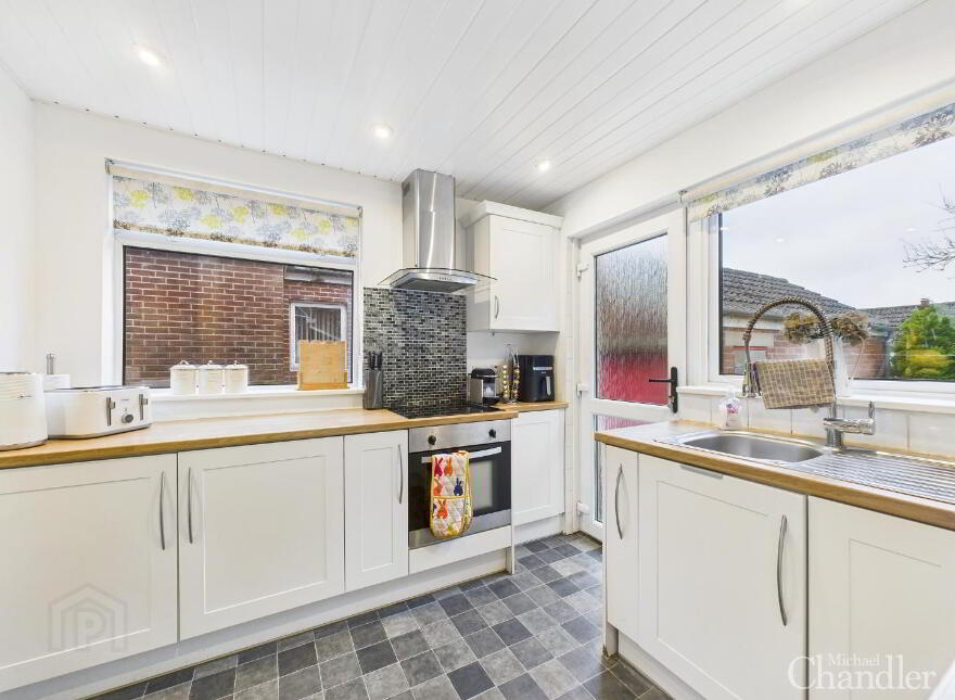 68 Ivanhoe Avenue, Carryduff, Belfast, BT8 8BW