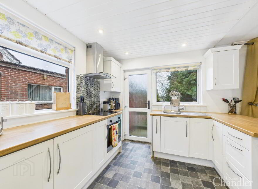 68 Ivanhoe Avenue, Carryduff, Belfast, BT8 8BW
