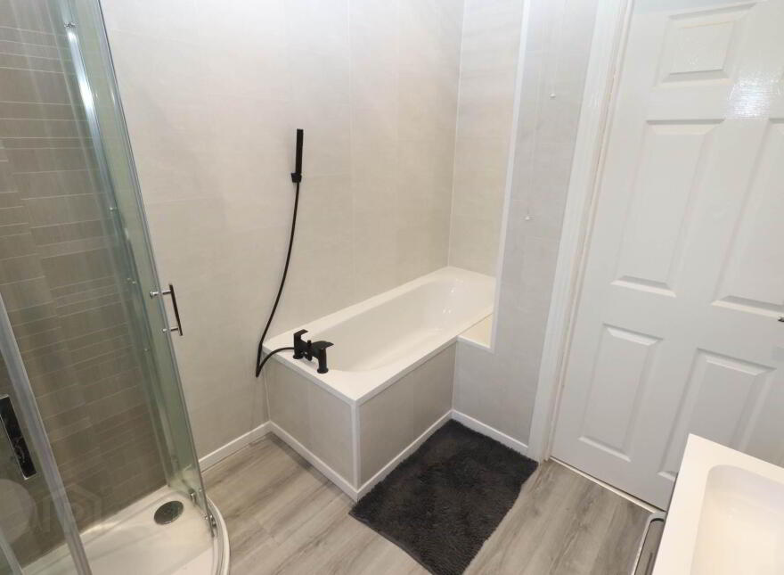 32 Mount Eagles Square, Dunmurry, Belfast, BT17 0GZ
