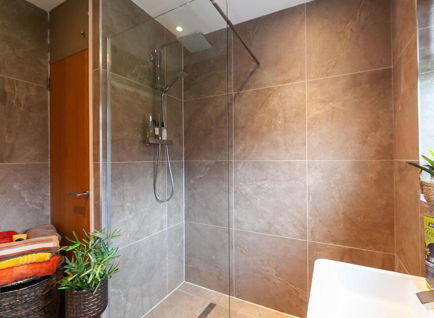 25 Ballymacormick Avenue, Bangor, BT19 6AY