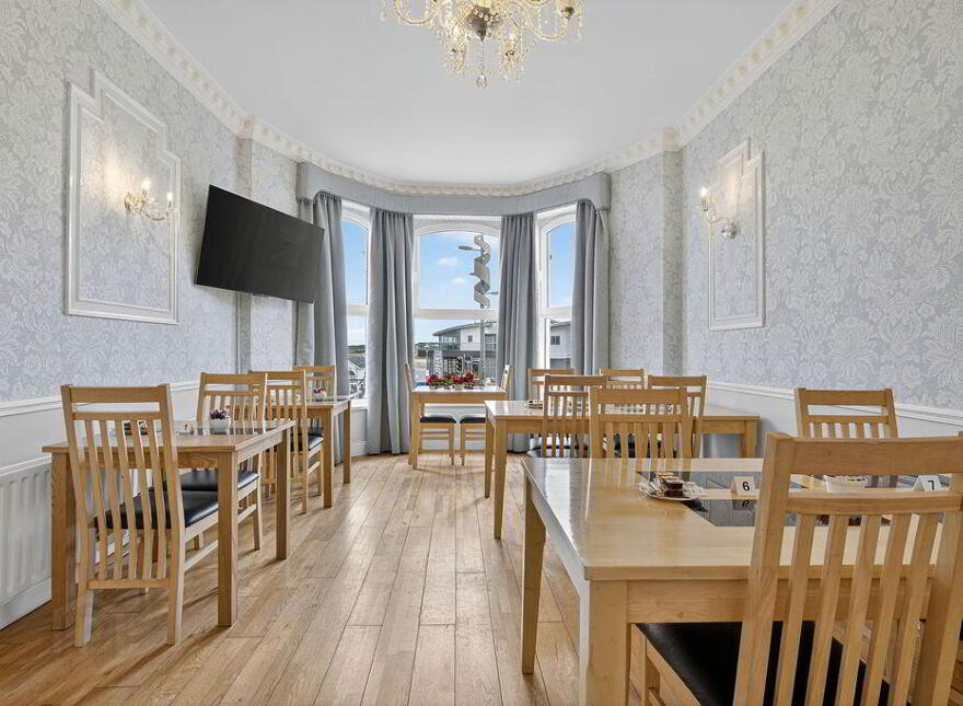 2 Eglinton Street, Portrush, BT56 8DX