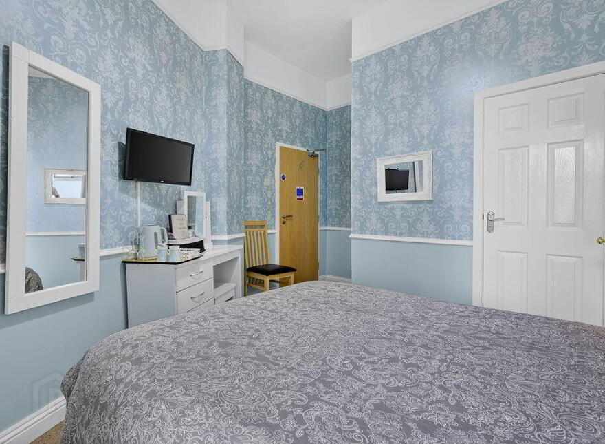2 Eglinton Street, Portrush, BT56 8DX
