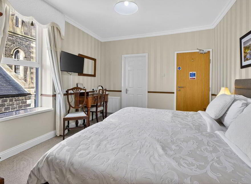 2 Eglinton Street, Portrush, BT56 8DX