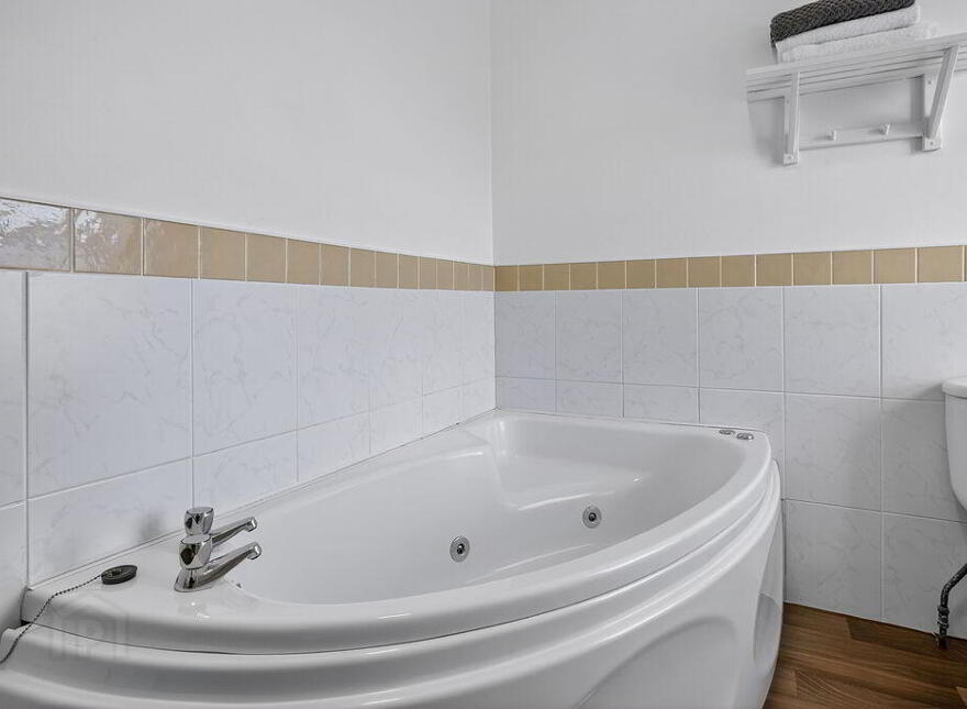 2 Eglinton Street, Portrush, BT56 8DX