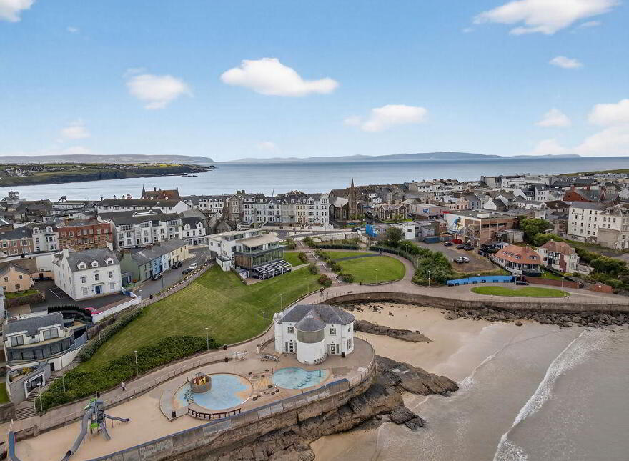 2 Eglinton Street, Portrush, BT56 8DX