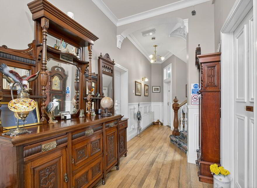 Albany Lodge, 2 Eglinton Street, Portrush, BT56 8DX