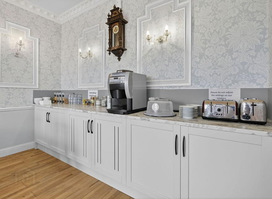 Albany Lodge, 2 Eglinton Street, Portrush, BT56 8DX