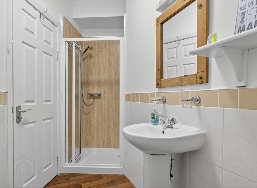 Albany Lodge, 2 Eglinton Street, Portrush, BT56 8DX