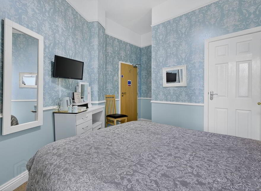 Albany Lodge, 2 Eglinton Street, Portrush, BT56 8DX