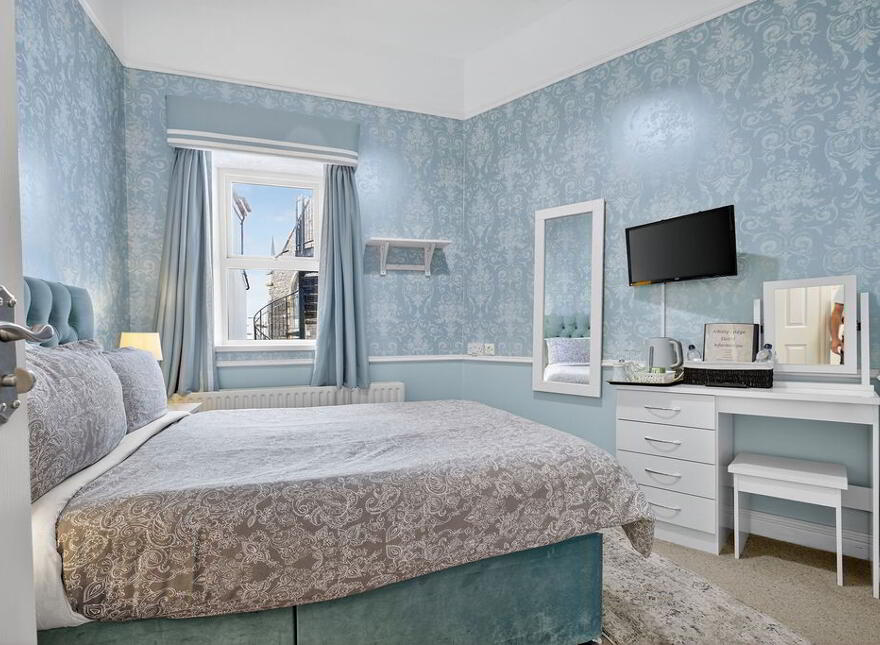 Albany Lodge, 2 Eglinton Street, Portrush, BT56 8DX