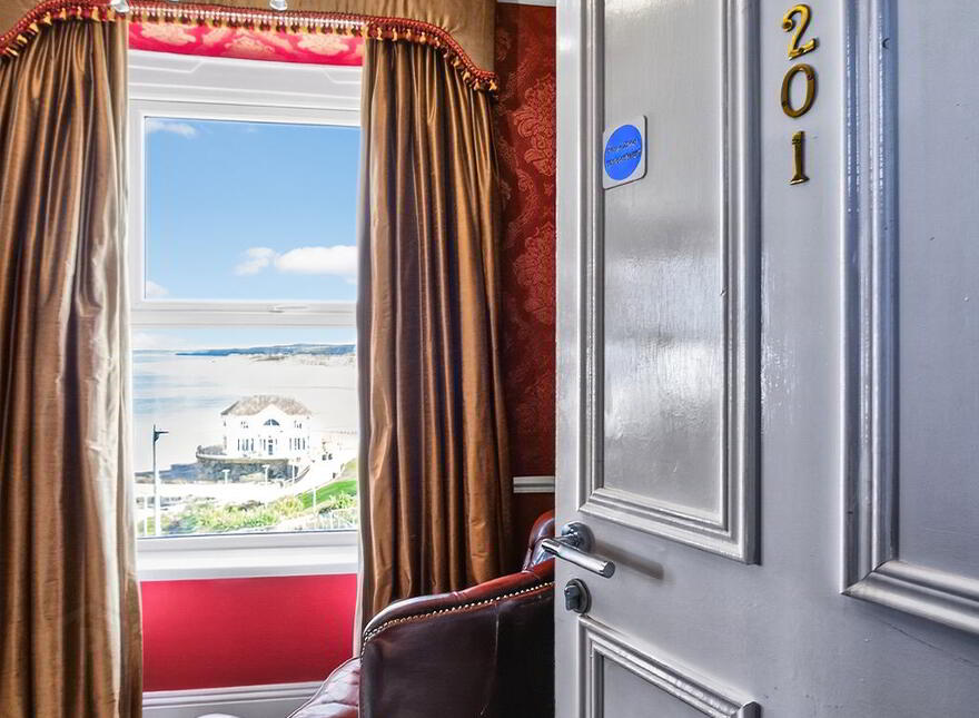 Albany Lodge, 2 Eglinton Street, Portrush, BT56 8DX
