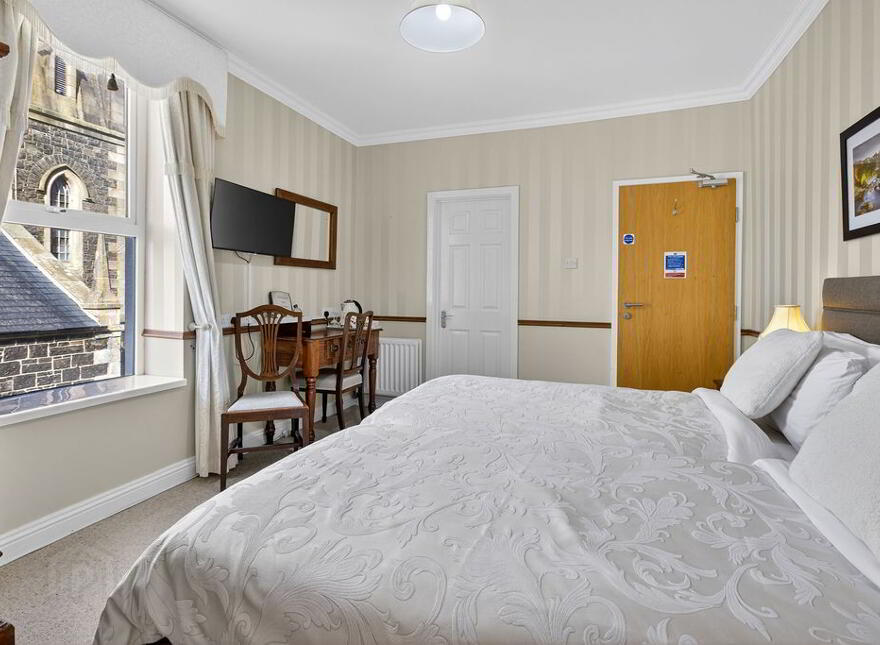 Albany Lodge, 2 Eglinton Street, Portrush, BT56 8DX