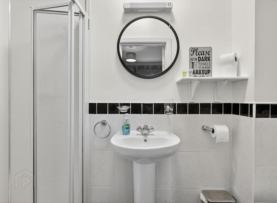 Albany Lodge, 2 Eglinton Street, Portrush, BT56 8DX