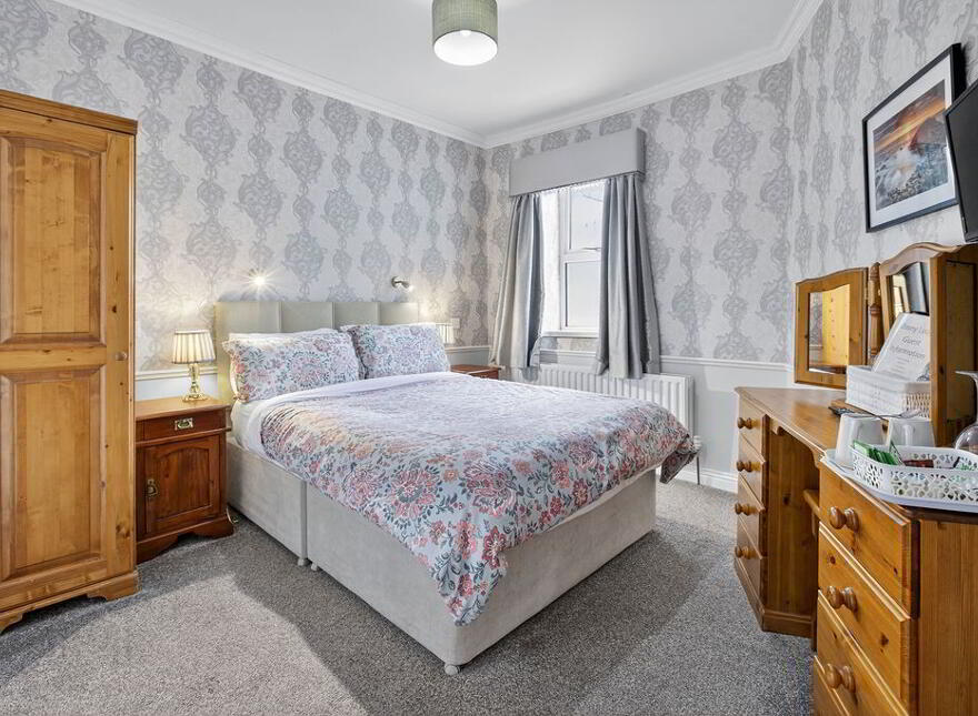 Albany Lodge, 2 Eglinton Street, Portrush, BT56 8DX