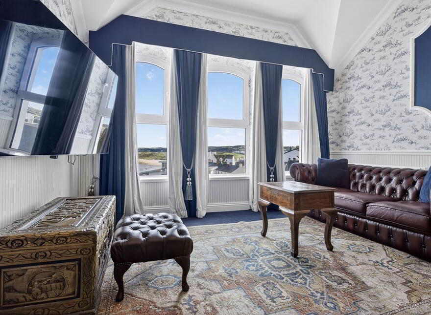 Albany Lodge, 2 Eglinton Street, Portrush, BT56 8DX