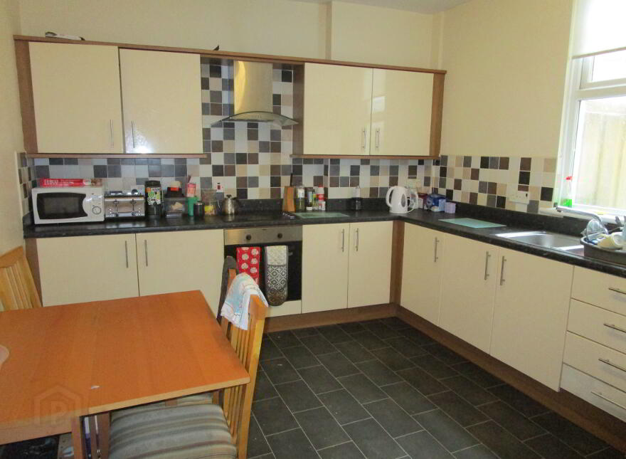 WOODSTOCK ROAD - Double Bedroom To Let, Shared House, Belfast, BT6 8PW