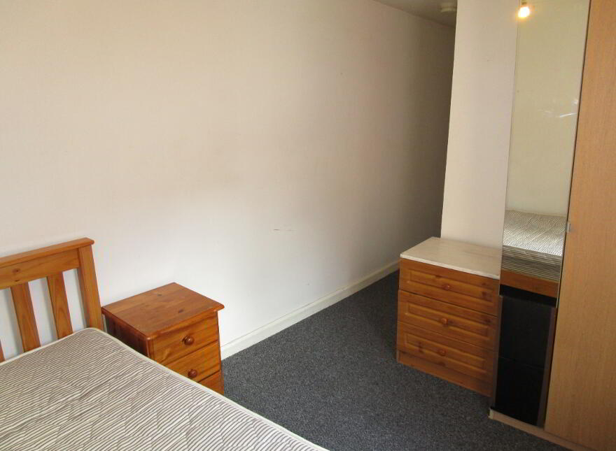 WOODSTOCK ROAD - Double Bedroom To Let, Shared House, Belfast, BT6 8PW