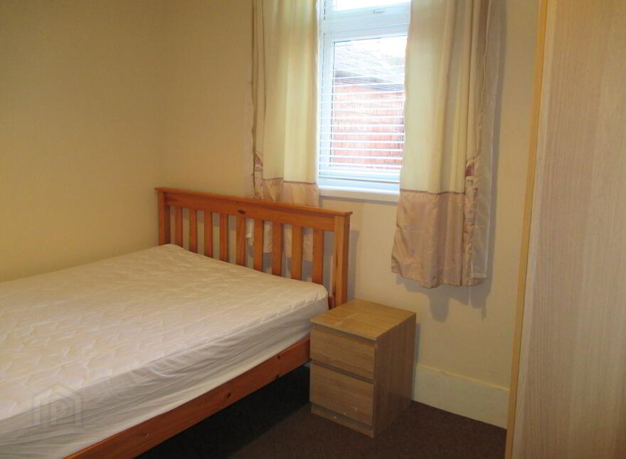 WOODSTOCK ROAD - Double Bedroom To Let, Shared House, Belfast, BT6 8PW