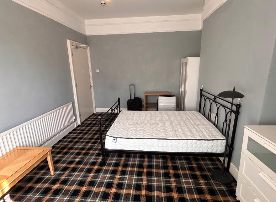 Room 4 22 Cliftonville Avenue, Belfast, BT14 6BX