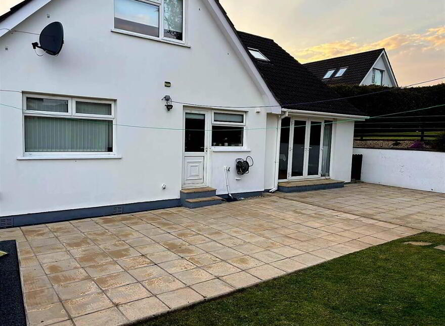 20 Cairnmore Crescent, Lisburn, BT28 2QE