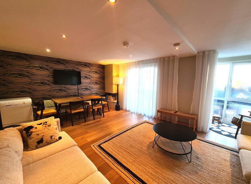 SHORT TERM, 8 Peninsula Apartments, Portrush, BT56 8AB