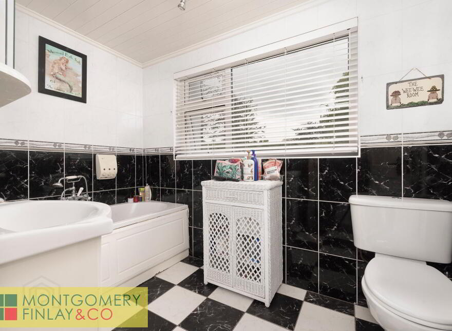 274 Lough Shore Road, Cosbystown, Enniskillen, BT74 5NH