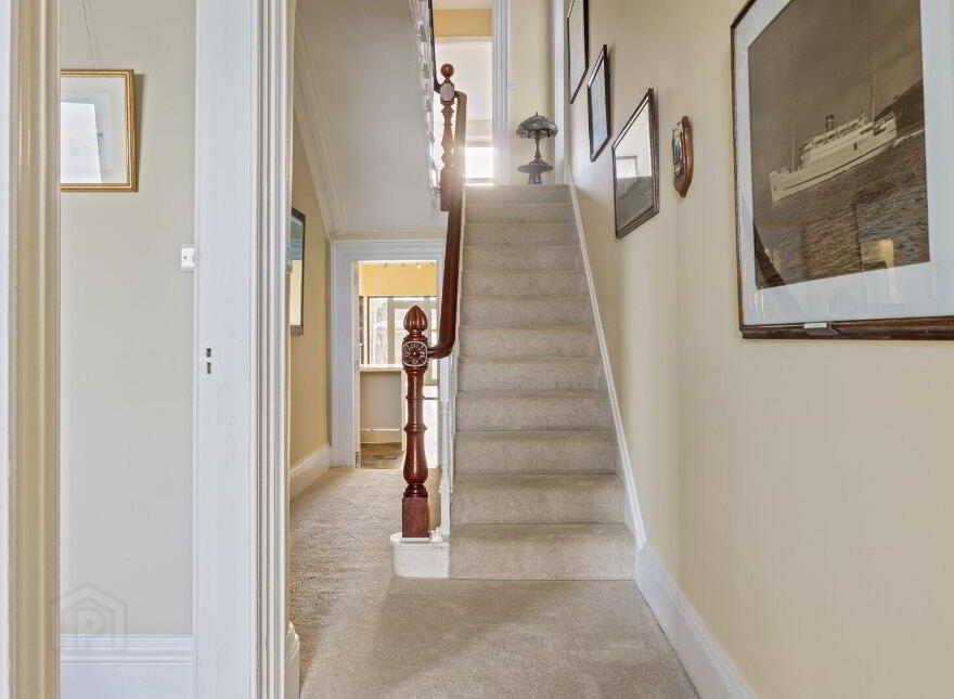 14 Ballyholme Esplanade, Bangor, BT20 5LZ