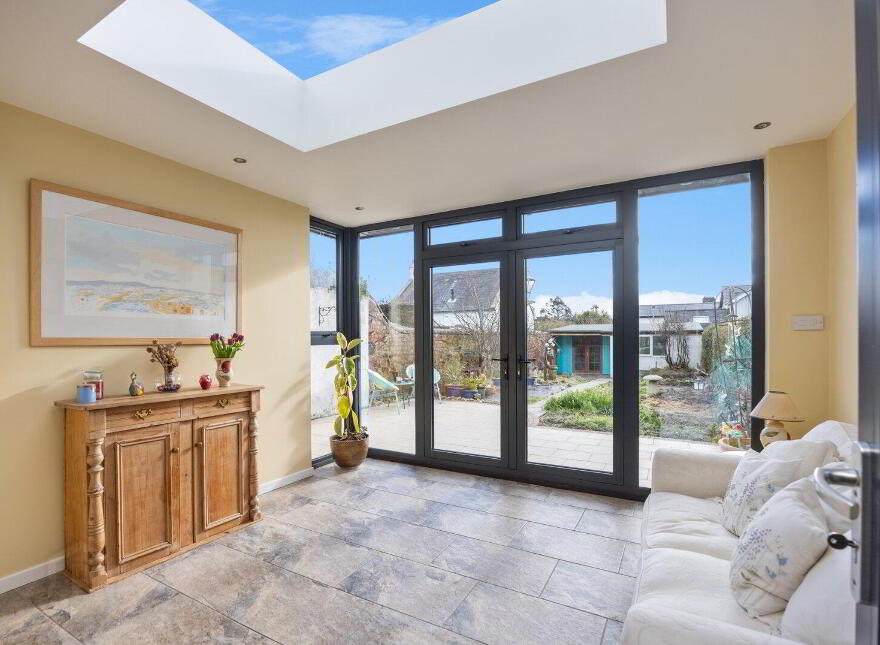 14 Ballyholme Esplanade, Bangor, BT20 5LZ