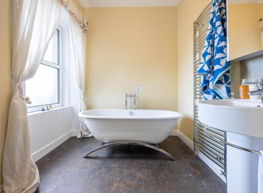 14 Ballyholme Esplanade, Bangor, BT20 5LZ