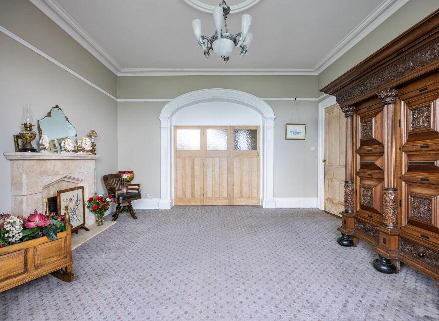 14 Ballyholme Esplanade, Bangor, BT20 5LZ