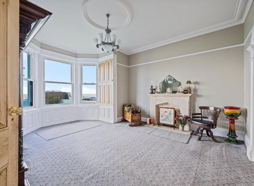 14 Ballyholme Esplanade, Bangor, BT20 5LZ