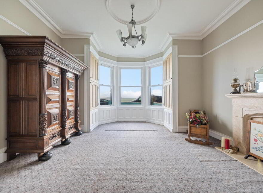 14 Ballyholme Esplanade, Bangor, BT20 5LZ