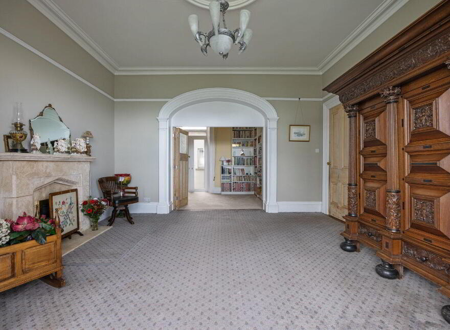 14 Ballyholme Esplanade, Bangor, BT20 5LZ