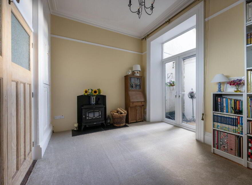 14 Ballyholme Esplanade, Bangor, BT20 5LZ