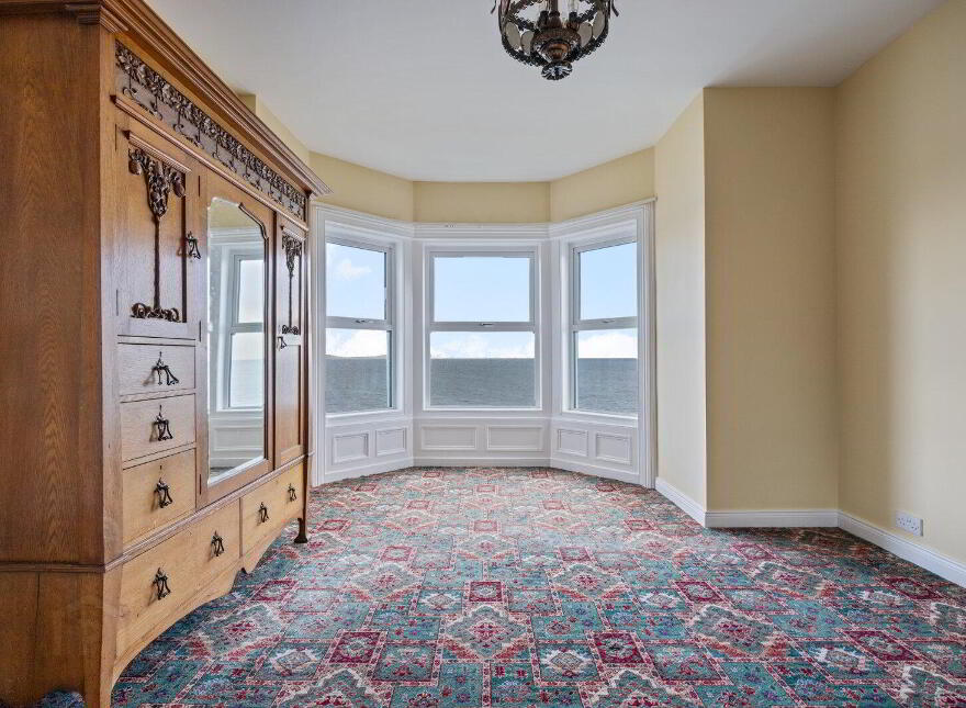 14 Ballyholme Esplanade, Bangor, BT20 5LZ