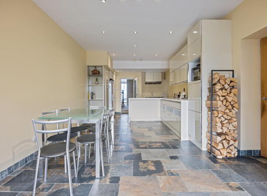 14 Ballyholme Esplanade, Bangor, BT20 5LZ