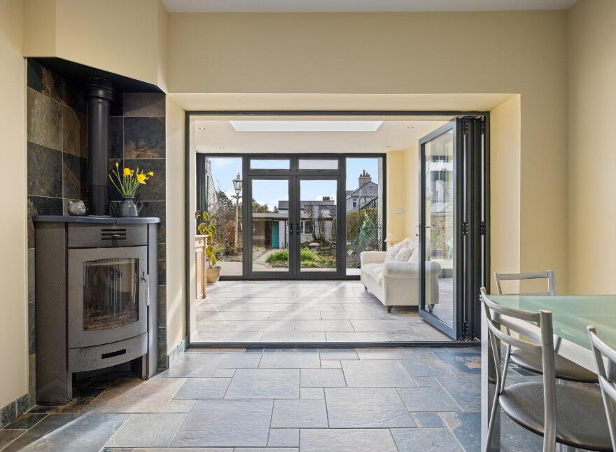 14 Ballyholme Esplanade, Bangor, BT20 5LZ