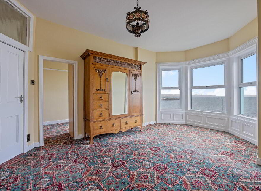 14 Ballyholme Esplanade, Bangor, BT20 5LZ