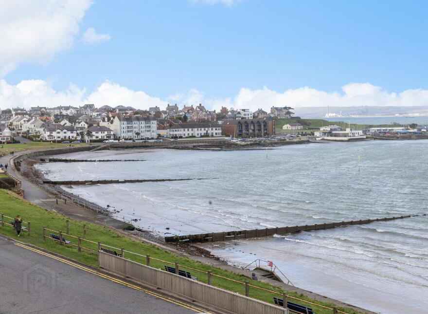 14 Ballyholme Esplanade, Bangor, BT20 5LZ