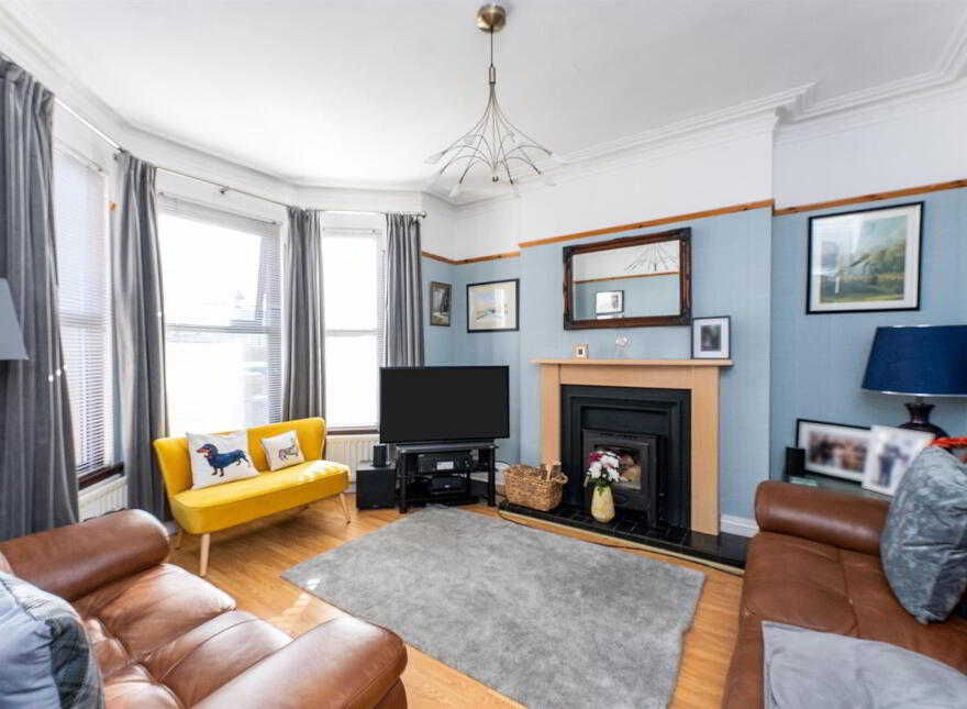 6 Chelmsford Place, Larne, BT40 1AF