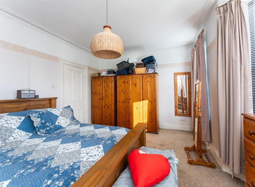 6 Chelmsford Place, Larne, BT40 1AF
