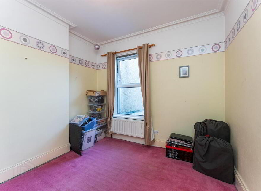 6 Chelmsford Place, Larne, BT40 1AF